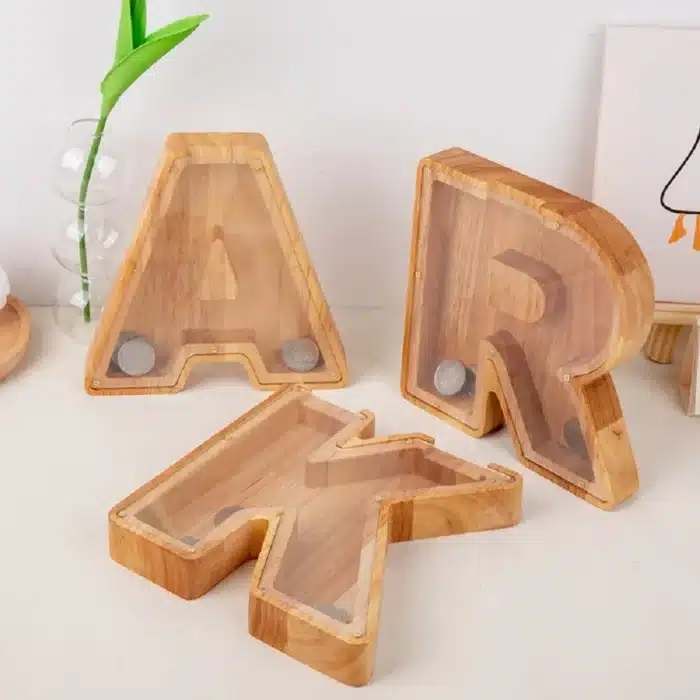 Tirelire lettre en bois 1